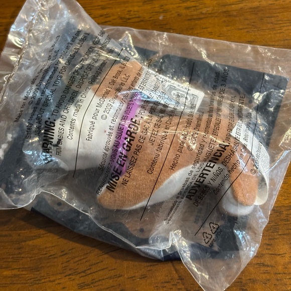 McDonald’s❤️2009 M happy meal Dreamworks LLC Hotel for Dogs Cooper Toy - Picture 2 of 2